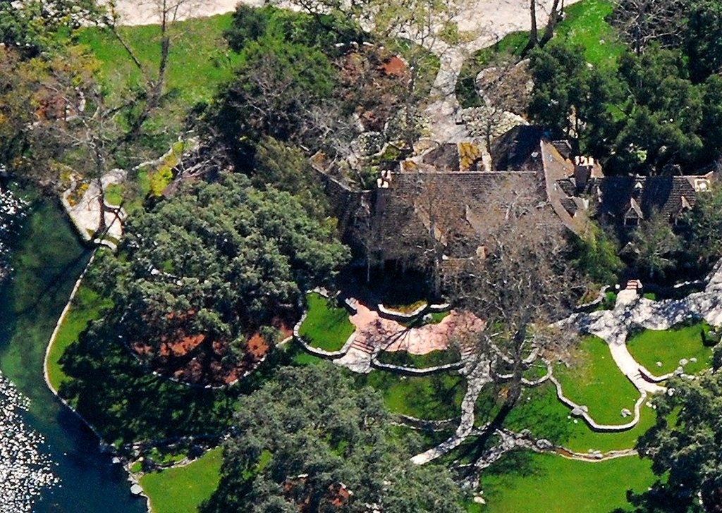 6561 Neverland Mansion