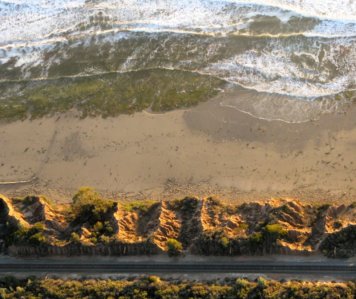 0941 Snowy surf, Squiggly rocks, Straight rail