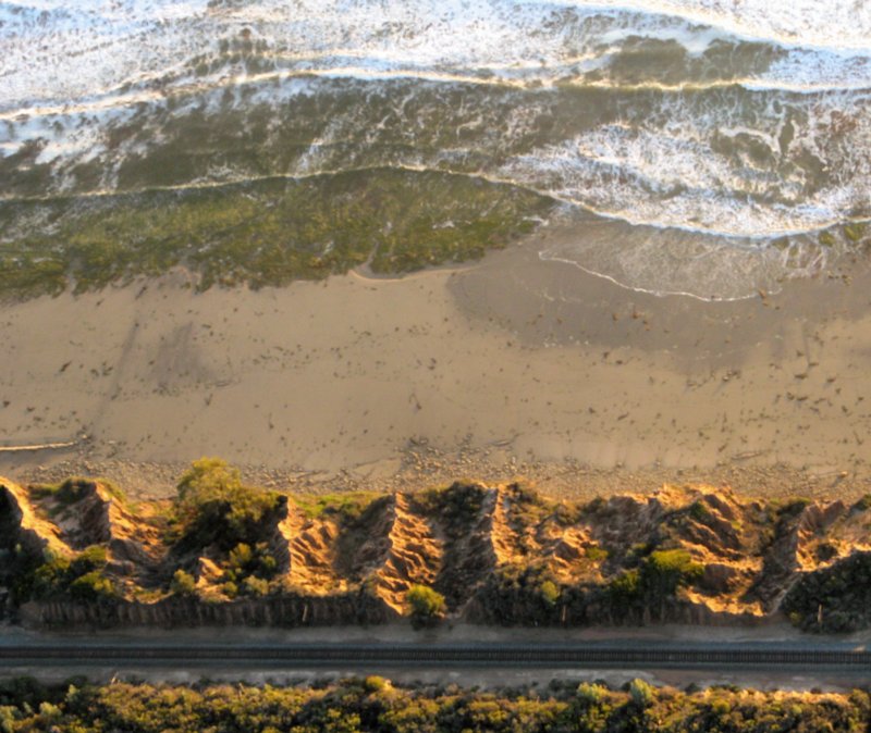 0941 Snowy surf, Squiggly rocks, Straight rail