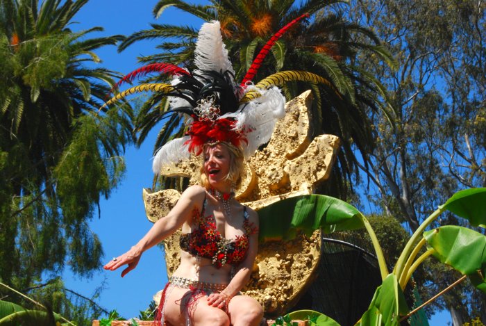 1501 Greeting Her Fans