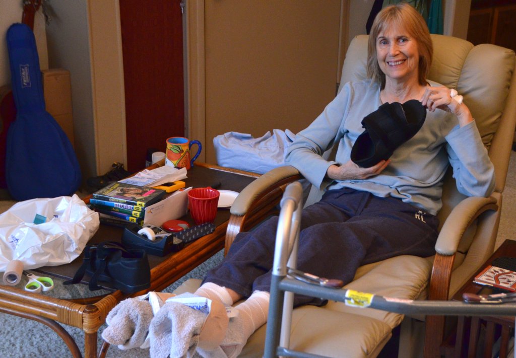 3775 Beckoning Her Footman