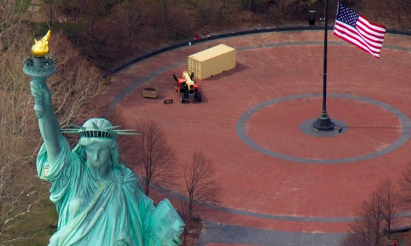 2826 Stalwart Statue