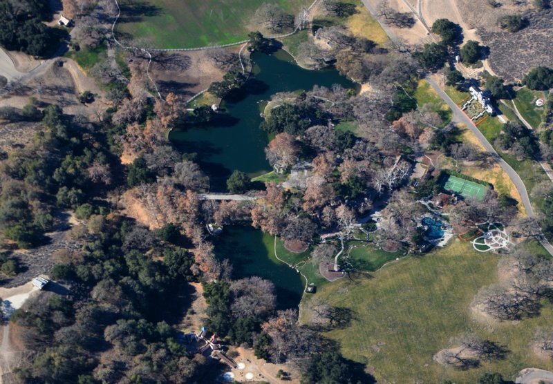 0351 Palace Between Ponds