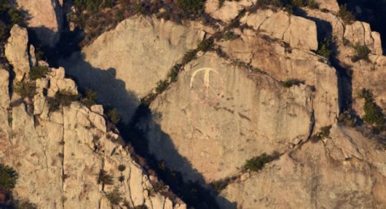 0595 Art, Politics, or...?