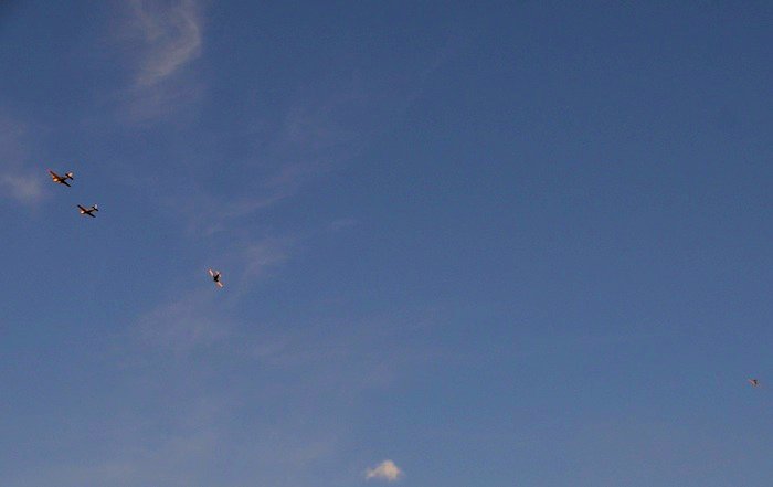 0748 Formation Landing