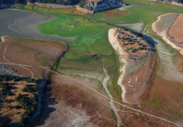 5696 Green, Brown, and Water