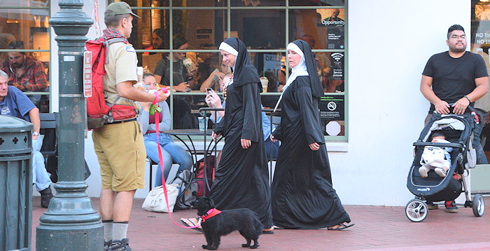 3522 Faces of a Moment