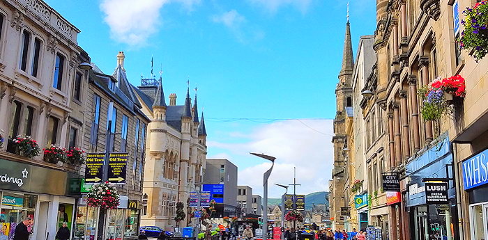 104650 Colorful Streets