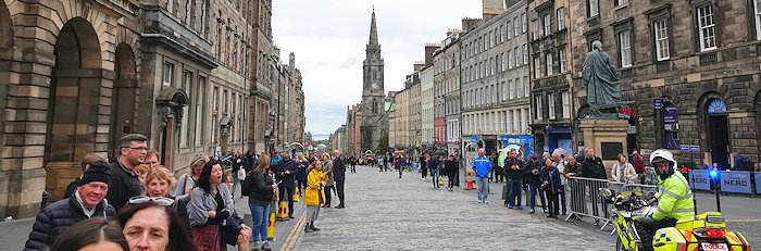 7498 Parting the Crowd